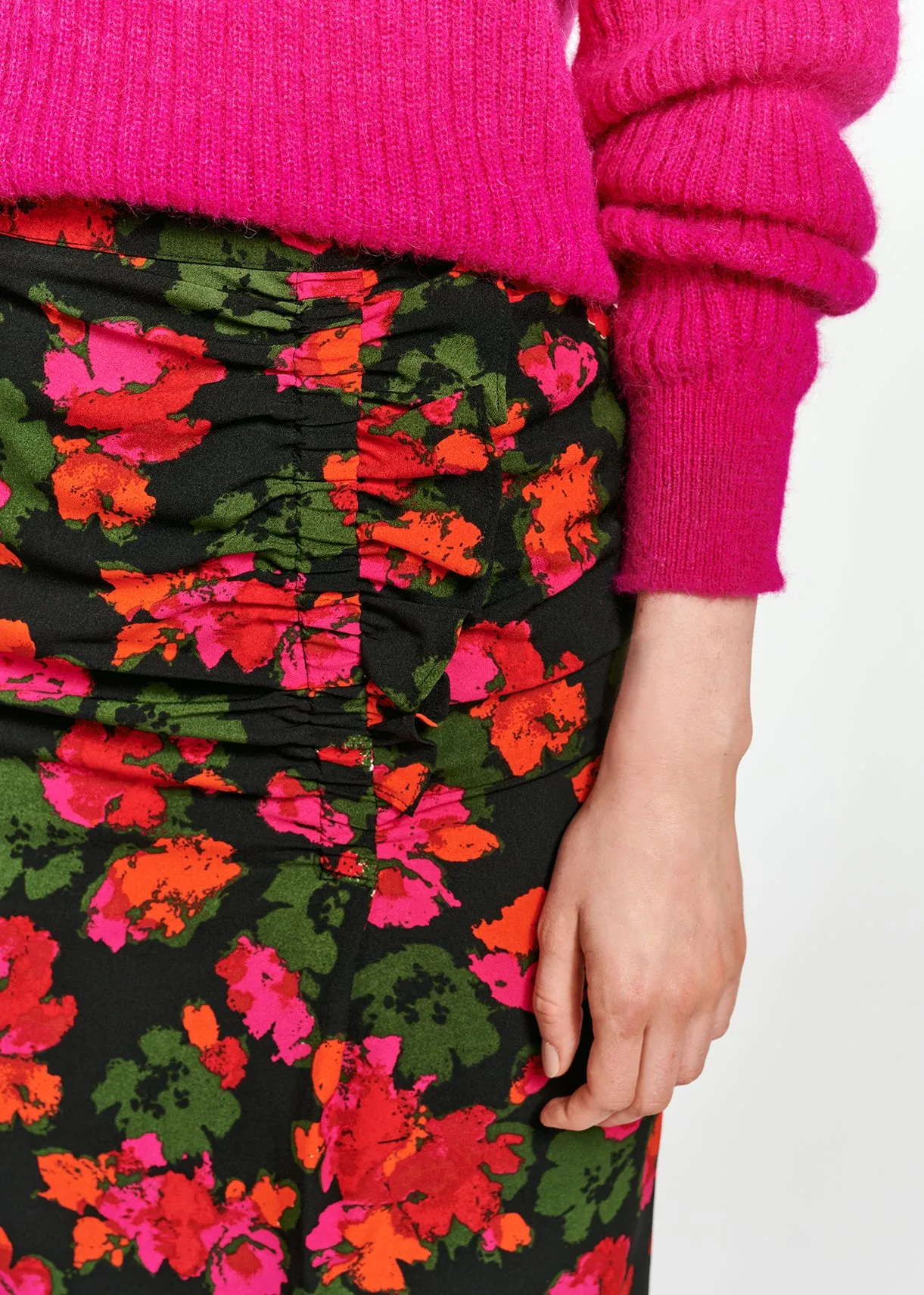 Black and red floral pencil skirt