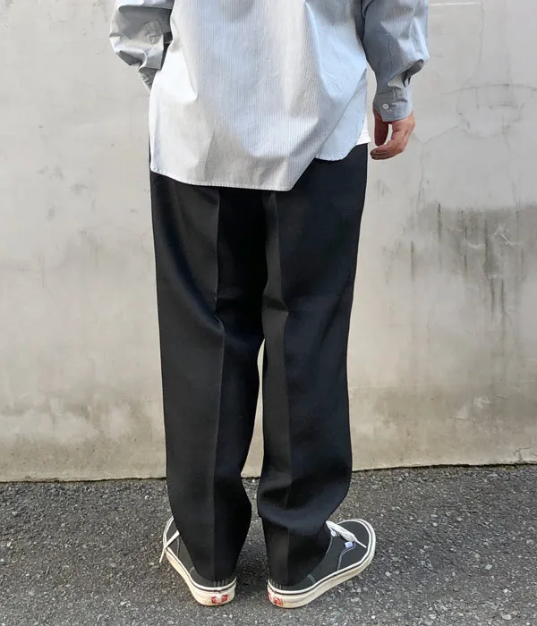 INTERIM/PURE BLACK WOOL GABERDINE 2-TUCK WIDE TAPERED SLACKS (BLACK)